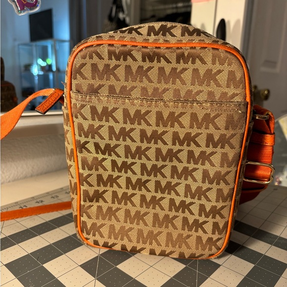 Michael Kors - Picture 2 of 6